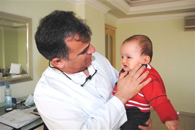Bebeklerin Emzi�ine Bal, Pekmez ve �eker S�rmek Di�lerini ��r�t�yor