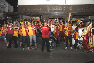 Yavru Vatan K�br�s'ta Galatasaray Co�kusu Sokaklara S��mad�