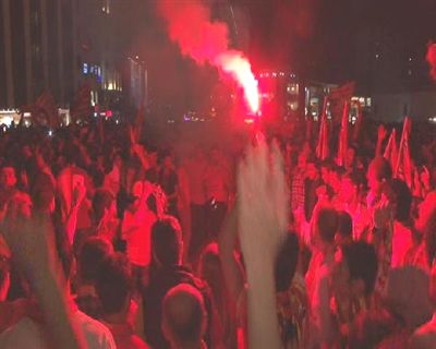 Taksim'de ޞampiyonluk Co�kusu