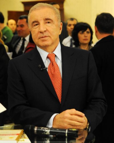 �nal Aysal, Yaz�c�'n�n Cenazesinde Yok