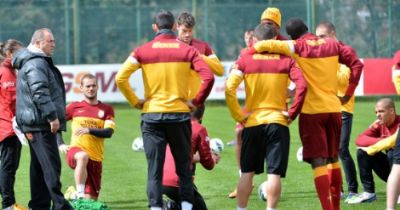 Galatasaray'da Fenerbah�e Ma�� Haz�rl�klar� S�r�yor