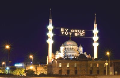 �stanbul'daki Mahyalar Yanmaya Ba�lad�