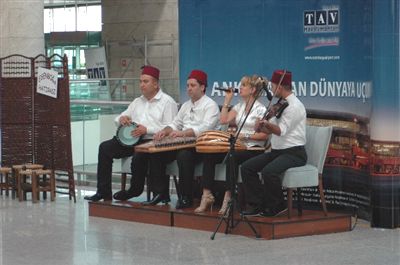 Ankara Esenbo�a Havaliman�'nda Ramazan Co�kusu