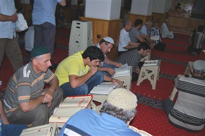 Camideki Kadir Gecesi Program� Sabah Kerahet Vakti Bitene Kadar S�rd�