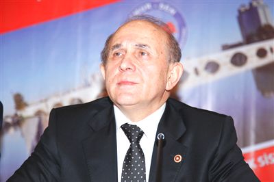 Burhan Kuzu: Son Gezi Olaylar�nda Almanya'n�n Parma�� Var