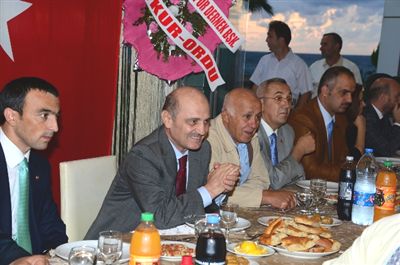 Bakan Erdo�an Bayraktar �ak�ro�lu Vakf� �ftar�na Kat�ld�