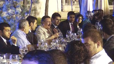 Melih G�k�ek'ten Gen�lere: Twitter'�n C�lk�n� ��kart�n