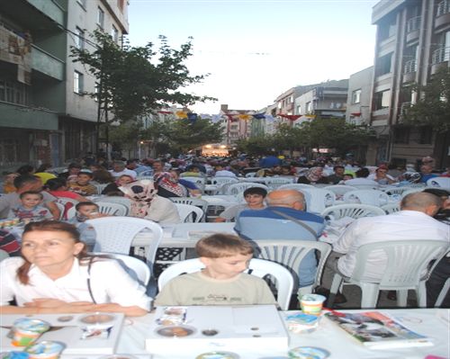 L�semili �ocuklar �ftarda Bulu�tu