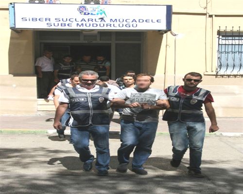 Bankamatik Bilgilerini T�rkiye'de Kopyalay�p Uzak Do�u'ya G�nderdiler