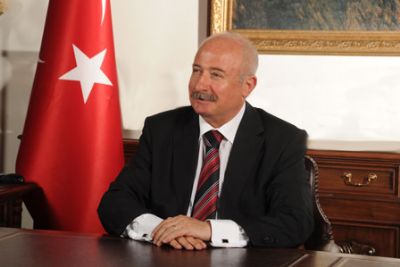 Vali Y�ksel: Ho�g�r� ��erisinde Bir Ramazan Bayram�n� Daha �drak Etmenin Huzuru ��erisindeyiz