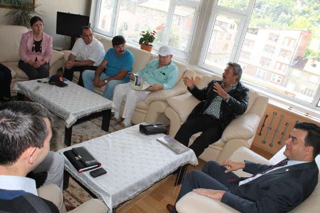 S�re� muhaliflerine sert cevap
