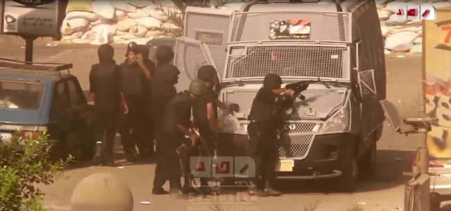 Polis g�stericilere ate� a�t�