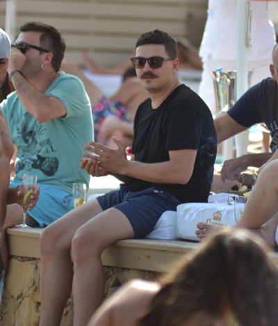�nl� Foto�raf�� Aya Yorgi'nin Muhtar�na Benzetildi
