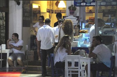 Azra Ak�n ve Sevgilisi Bodrum'da