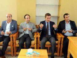 Sar�g�l cenaze evinde �calan\'� g�r�nce ka�t�