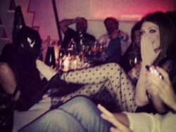 stripslashes(�ngiliz �ark�c� gece kul�b�nde ayak parmaklar�n� emdirdi)