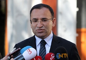 BAKANLAR �ST�FA EDECEK M�, BOZDA� A�IKLADI